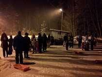 2013 laskiaisriehassa oli runsaasti väkeä